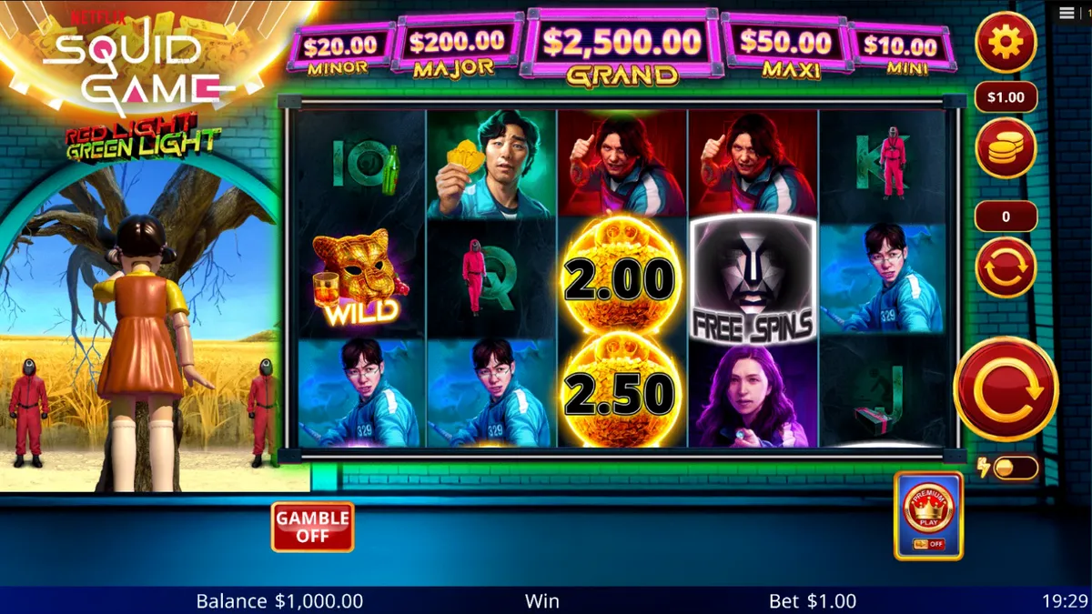 Tampilan visual slot Squid Game: Red Light, Green Light dengan elemen taman bermain yang ikonik